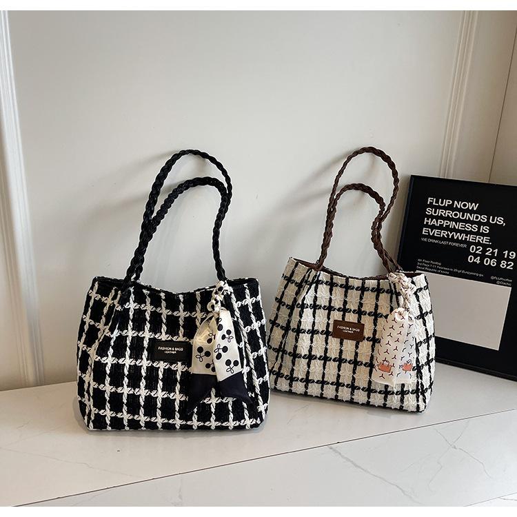 Women's bag tote bag, versatile commuter college students must.