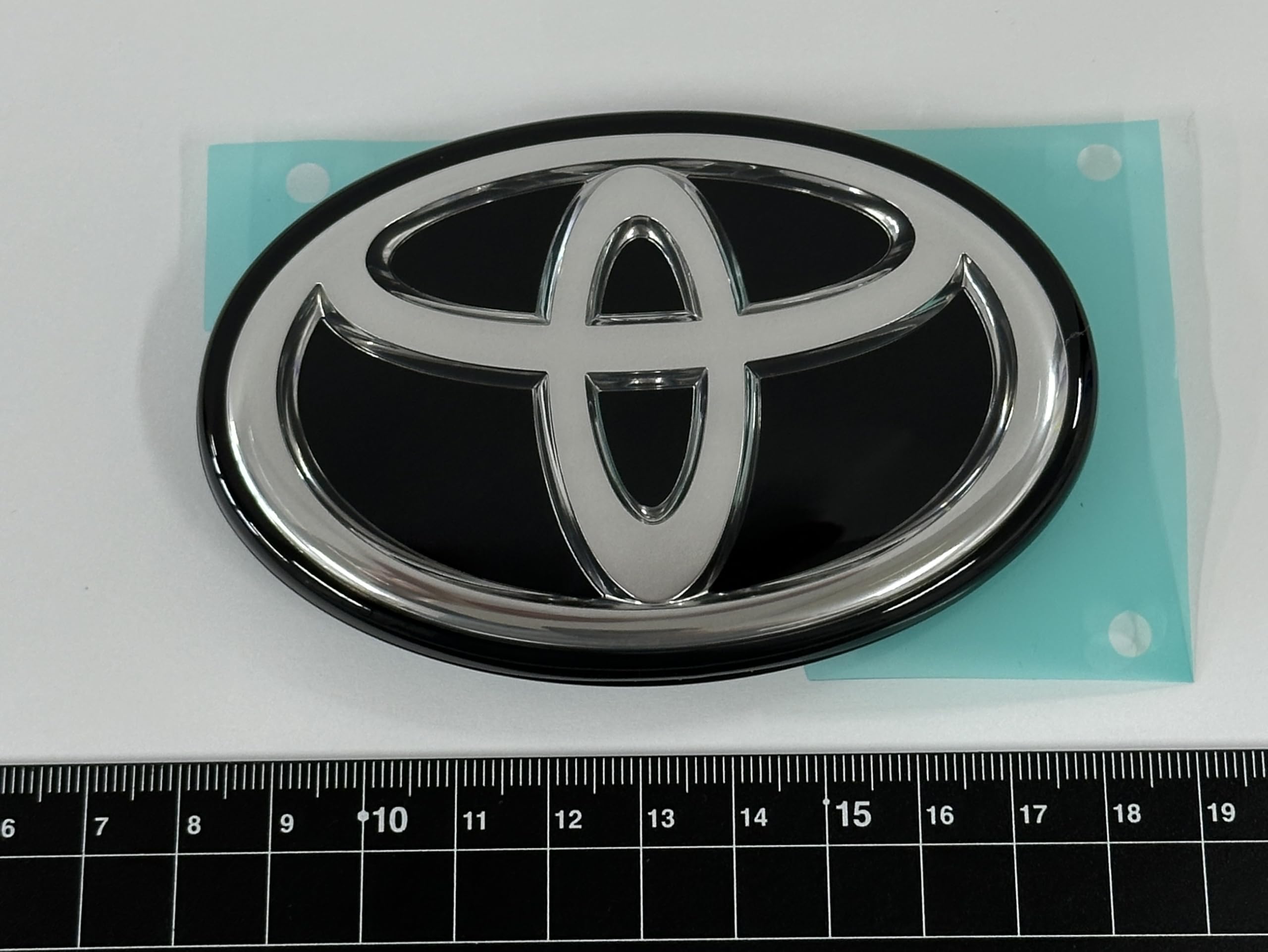 

Toyota 90975-02137 Genuine Parts GR/GR Sport Emblem Model Number чёрный