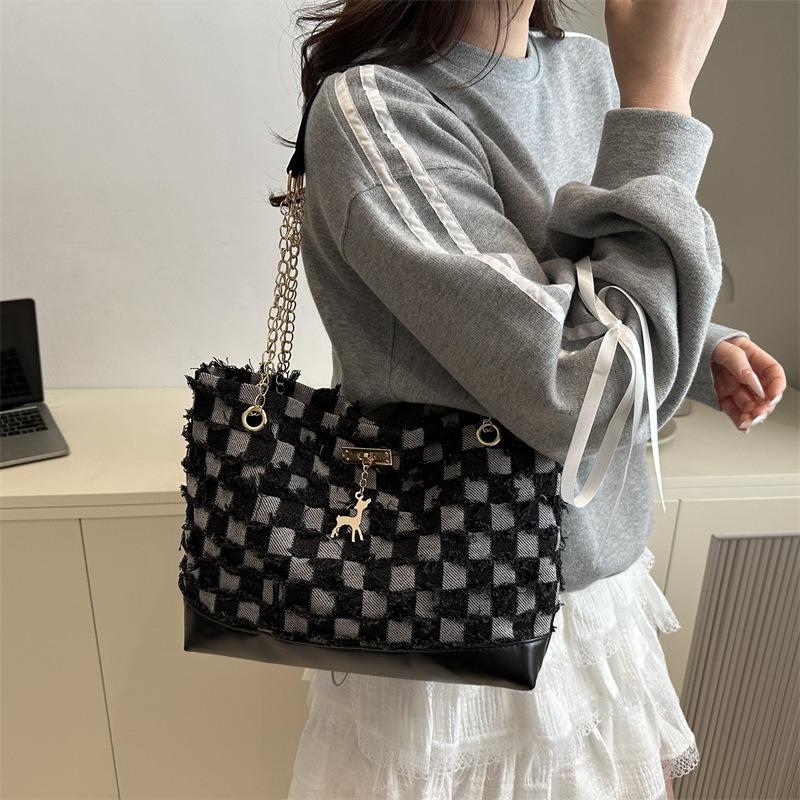 New versatile pillow bag color matching high value casual shoulder bag exquisite elegant tote bag