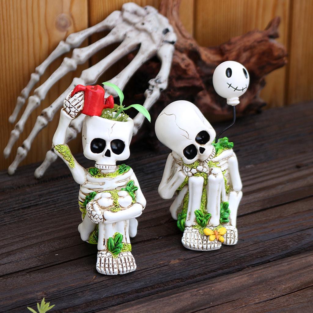 Two Fun Thinking Swinging Little Skulls - Halloween Resin Decorations, Add Mysterious Fun To Your Festival