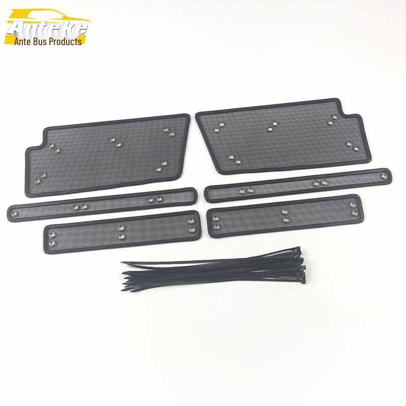 

Защитная сетка радиатора Jetour 19 X70S: Наклейка-панель из сетки от насекомых с пайетками и ромбовидной сеткой.