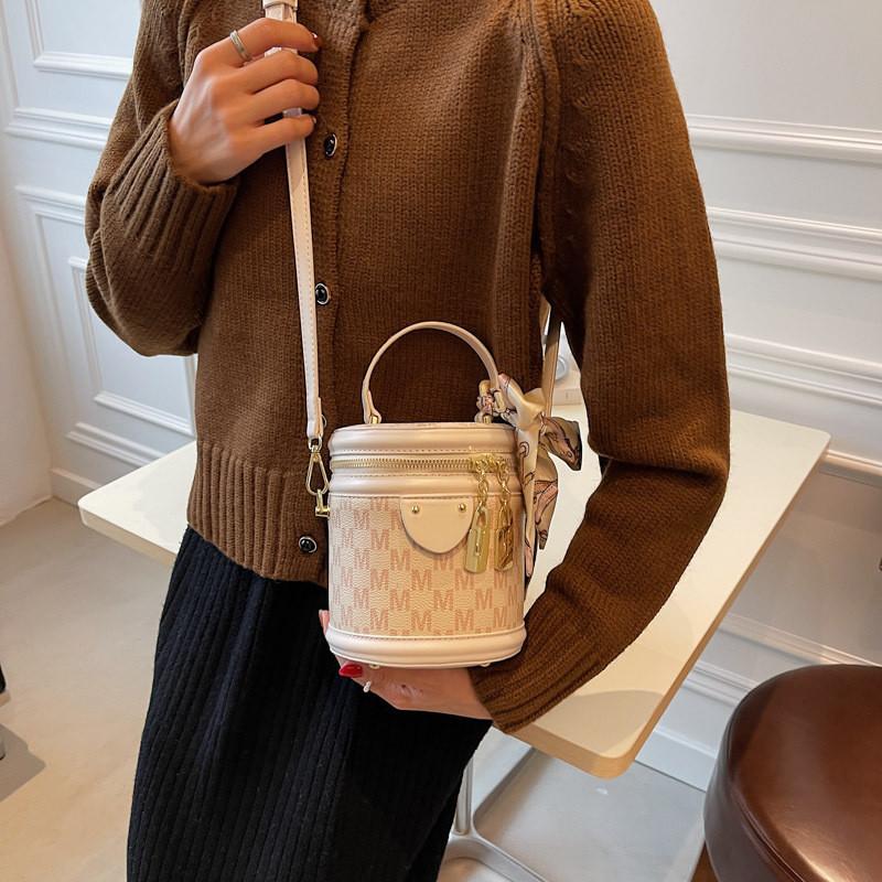 Ielgy Ladies Niche All-Match Messenger Bag Texture Portable Silk Scarf Bucket Bag