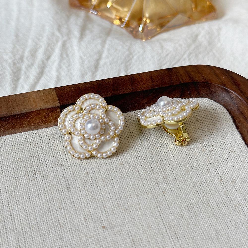 Korean Xiaoxiang Love Heart Earrings: High-End Summer Sweet Design with Niche Oil Drop Accents