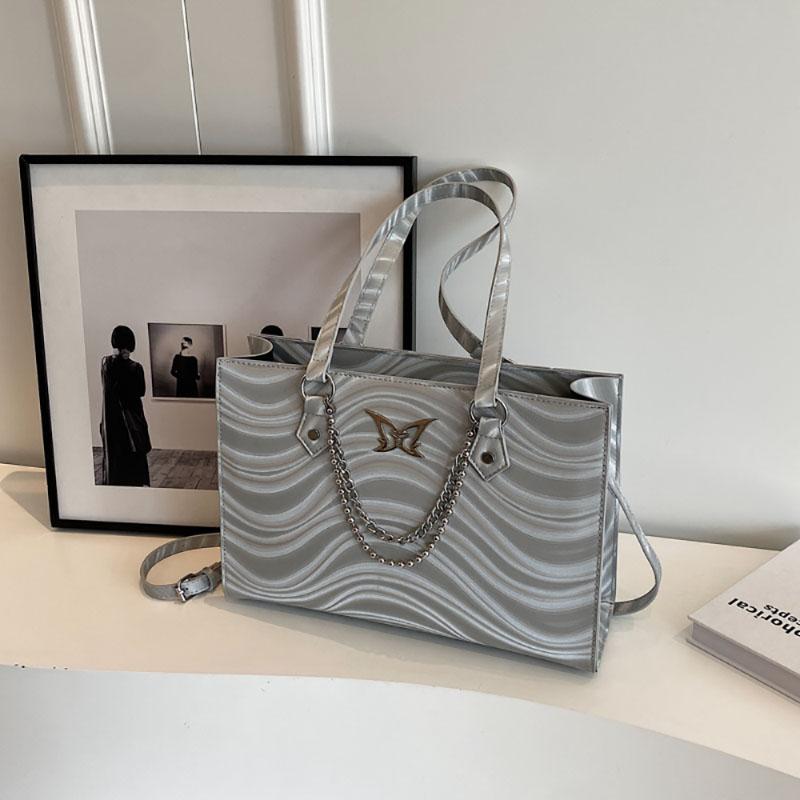High-Grade Texture Large Capacity Bag New Popular Butterfly Explosive Chain Crossbody Bag Single Shoulder Tote Pack Design Sense
