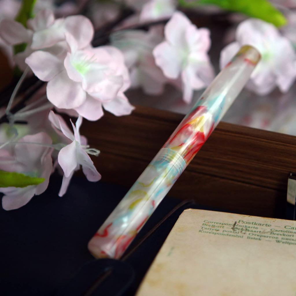 Brush Shop Glass Fountain Twist Smooth Writing Handcrafted Glass Pen Seventy-two Pen, Pen, Pen, Letter, Stationery, Illustration, Transparent, Feel,