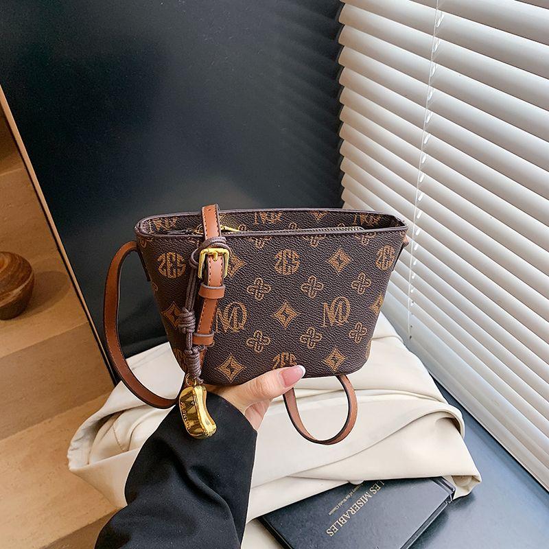 

Exquisite Super Popular White Three-Color Bag Women 2025 New Summer Versatile Shoulder Small Bag High-Grade Mini Bucket Bag Coffee