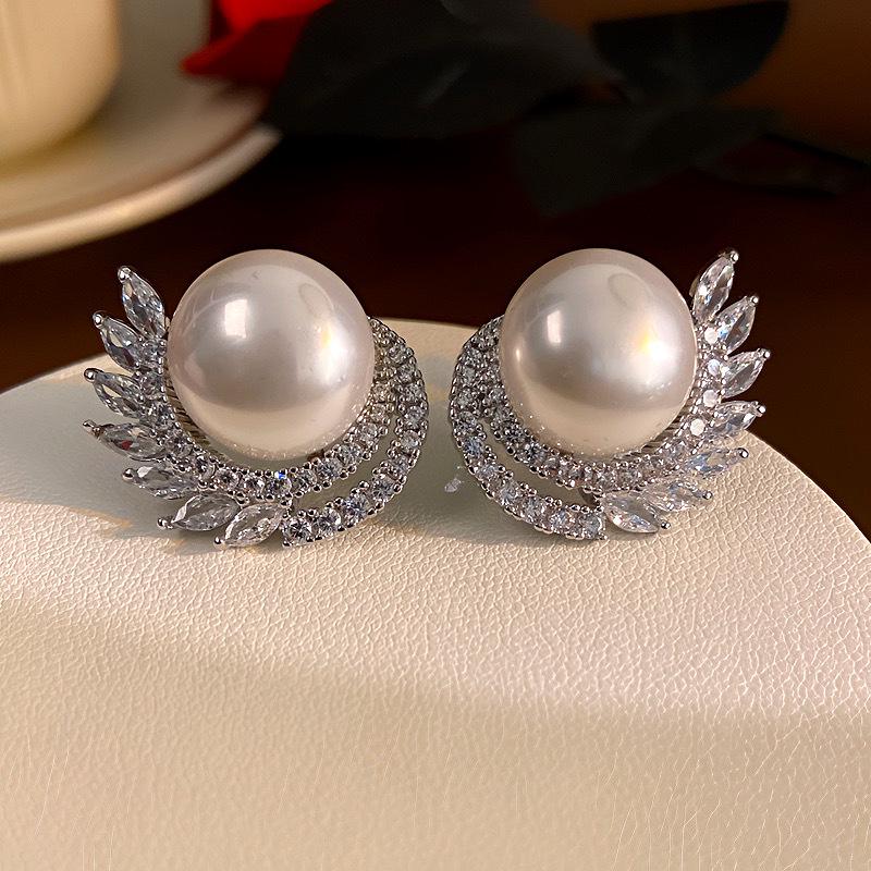 

S925 Silver Pearl and Zircon Stud Earrings - Versatile Niche Design