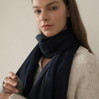 BB’DE SOLI’DE Has a Navy Scarf.