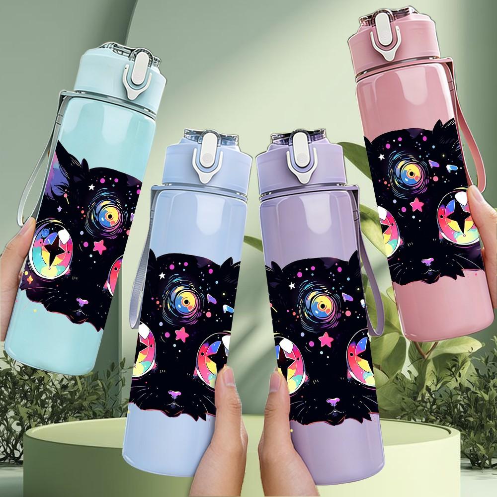 1PC Big Eyed Black Mystic Cat 750ml Color Plastic Sports Water Bottle Leakproof Flip Straw Lid Suitable for Sports Office Home Use