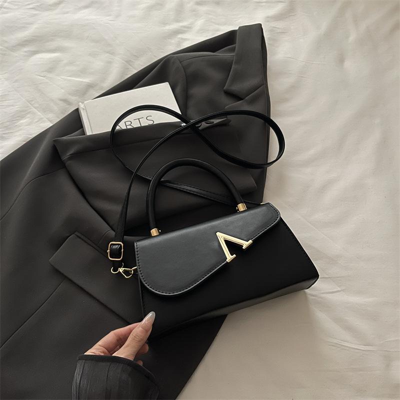

New dinner party large capacity women s chain portable crossbody small square bag autumn and winter women