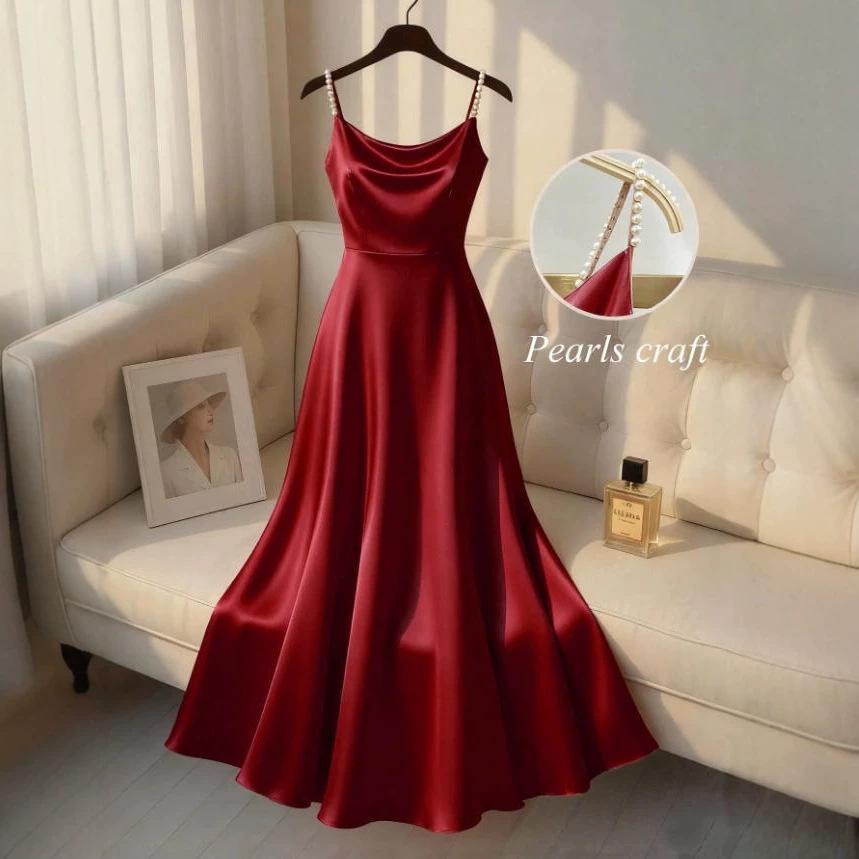 2026 Europäisches und Amerikanisches einfarbiges Temperamentkleid Träger handgefertigt Perlen Taille Satin vergoldetes Kleid