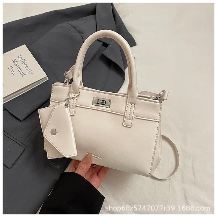 Premium sense niche versatile messenger bag 2025 new fashion simple shoulder bag large capacity commuter handbag women