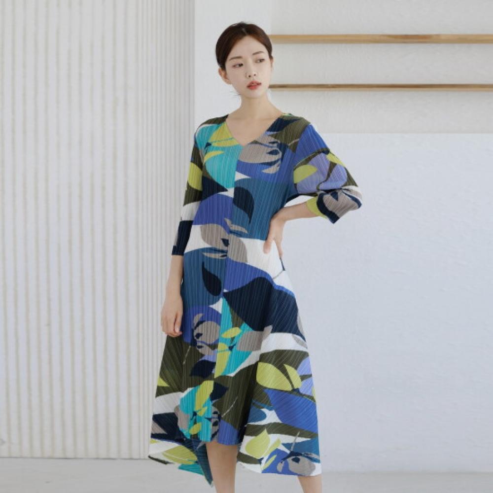 Plara Women S Luxury Wide pleatS dreSS