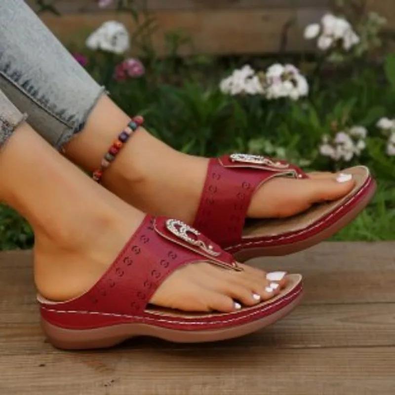 Dámské plážové žabky letní sandály kovová přezka platformové pantofle dámská ležérní obuv nadměrná velikost 43