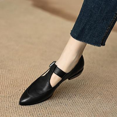 Brede hak kleine maat 2025 puntige T-vormige lage hak veelzijdig retro gesp met bruine zeldzame dames lente enkele schoenen veelzijdige lage hak