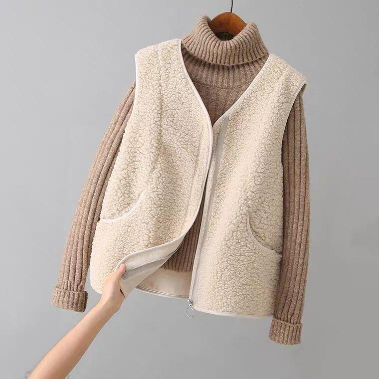 Women's V Neck Sleeveless Fleece Vest Loose Fit Solid Faux Lamb Wool Zip Up Waistcoat Casual Layering Outerwear Gilet