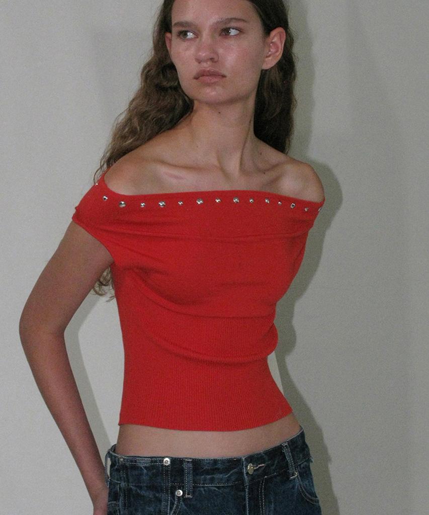 PARTIMENTO WOMEN Studded Off-Shoulder Knit Top_Red