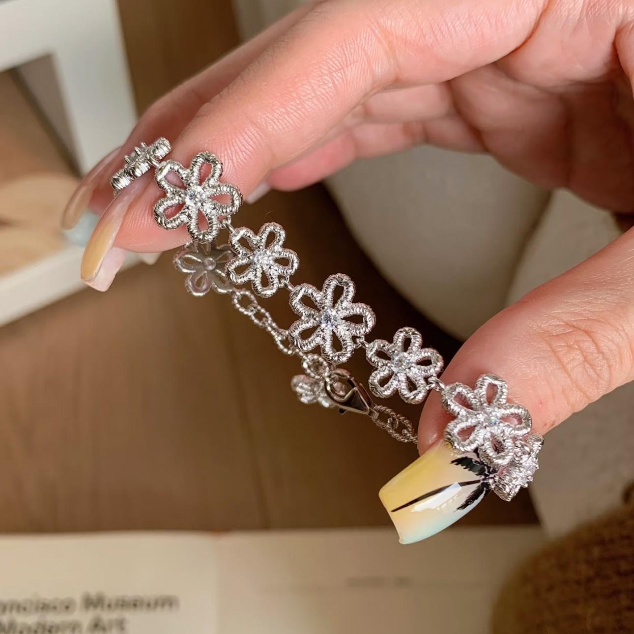 

Exquisite Hollow Lace Flower Splicing Bracelets for Women Girls Elegant Adjustable Silver Color Chains Bracelets Jewelry Gifts