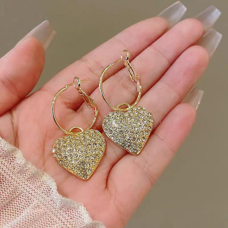 Light Luxury Temperament Design Sense Love Earrings Women's New Stud Earrings Retro High-end Sense Versatile Trendy Earrings