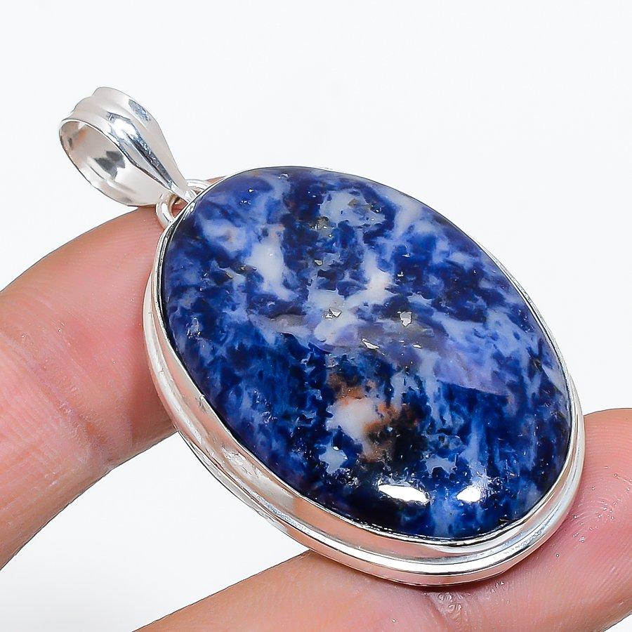 

Подарочный кулон ручной работы из стерлингового серебра 925 пробы с натуральным драгоценным камнем содалитом 2,05 дюйма l6C38