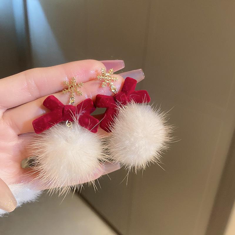 Luxury Silver Diamond-Inlaid Red Flower Pearl Stud Earrings: Elegant Design with a Fashionable Flair