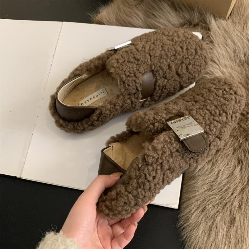 Lamb wool shoes women's winter wear 2025 new Korean version retro flat one-pedal bean shoes women's velvet cotton shoes