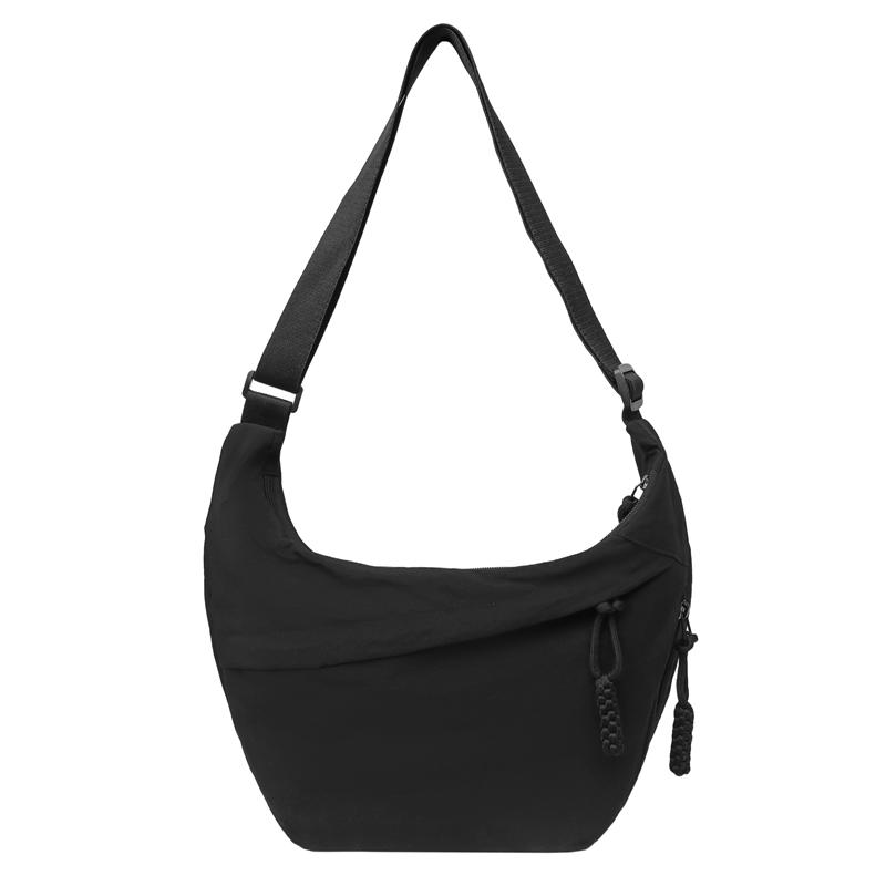 

Versatile shoulder bag, simple solid color casual messenger bag, niche retro high-end sense, light portable commuter bag 44*22*4 чёрный