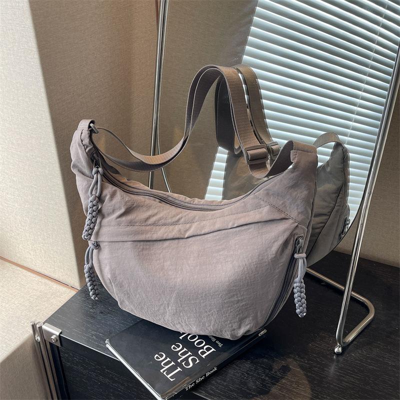 Crossbody Bag Women's Bag New Dumpling Bag Women's Large-capacity Bag Women's Commuter Shoulder Sports Versatile Dumpling Bag Women