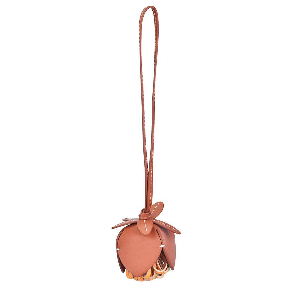 Blumiger Taschenanhänger Schlüsselanhänger mit geflochtenem Leder für Damen Accessoires