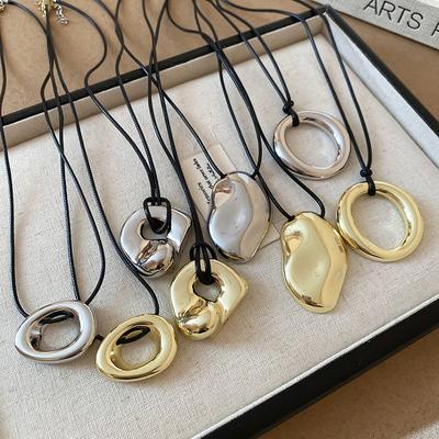 Collier Pendentif Géométrique Punk Grande Forme en U Femmes Hommes Fer à Cheval Cordon en Cuir Long Réglable Chaîne de Pull Colliers Bijoux