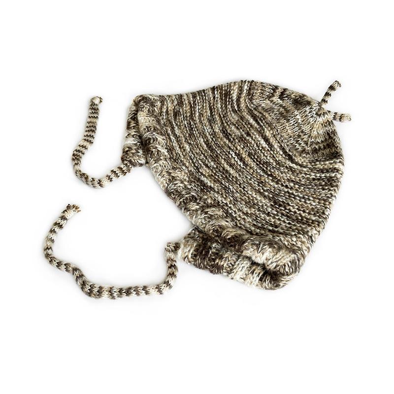 

Вязаная шапка с ремешком, закрывающая уши, радужная шерстяная шапка, милая, уменьшающая возраст, теплая one size, elastic, ear protection versatile