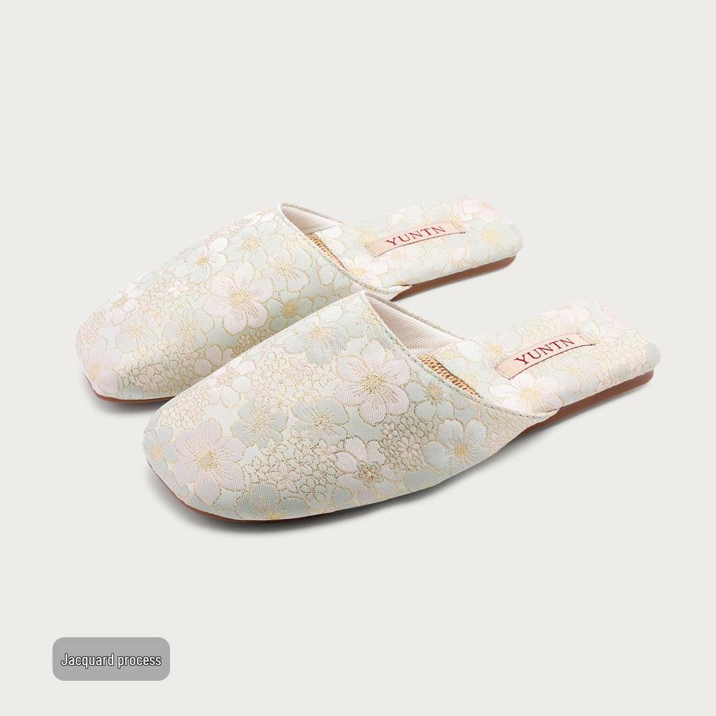 Autumn Elegant Chinese Embroidered Linen Clog Slippers for Women – Non-Slip, Lightweight, with Beef Tendon Sole