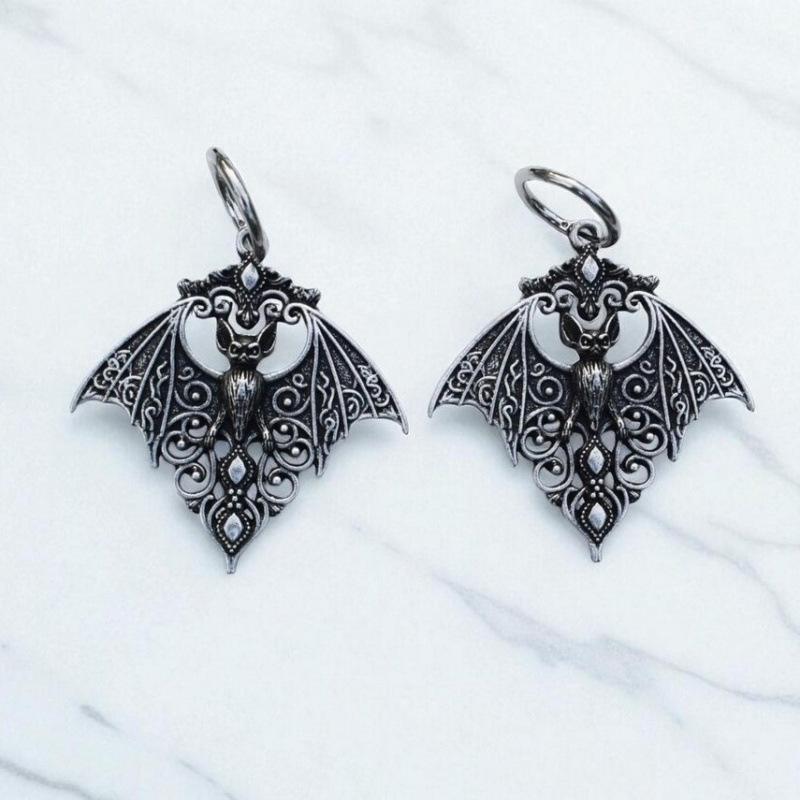 Jun'an Unisex Retro Gothic Bat Pendant Earrings