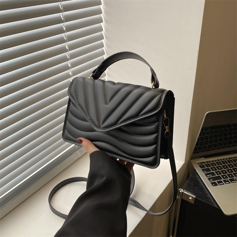 Street Style Women Mini Square Bag Chain Shoulder Bag For Casual Daily Use