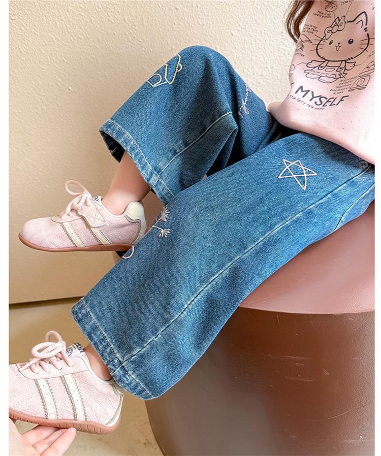 Flickors broderade jeans med raka ben - 2025 Höstmode