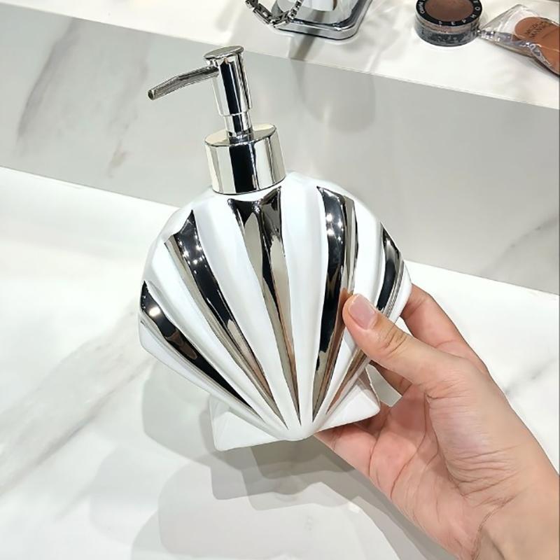 

European Ceramic Shell Lotion Bottle Black and White Conch Toothbrush Holder Exquisite Bathroom Shampoo and Toner Storage Bottle