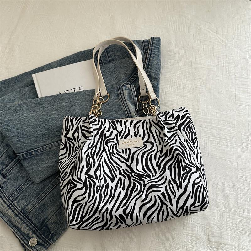 Trendy Casual Commuter Tote Bag For Women 2024 New Korean Fashion Stylish Shoulder Bags