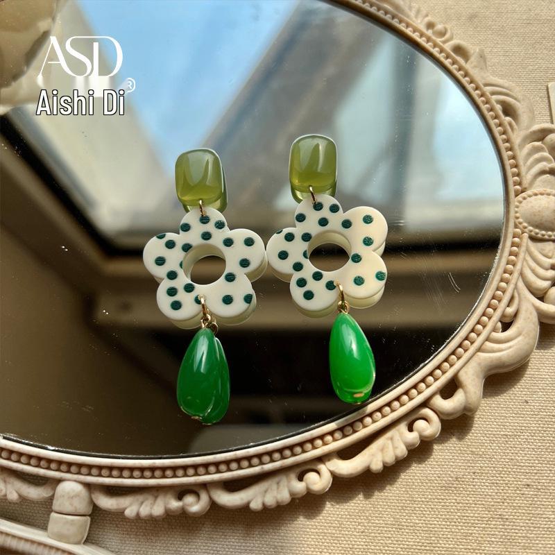 Hong Kong Style Retro Polka Dot Earrings: Playful Red Ear Clips for Girls and Women