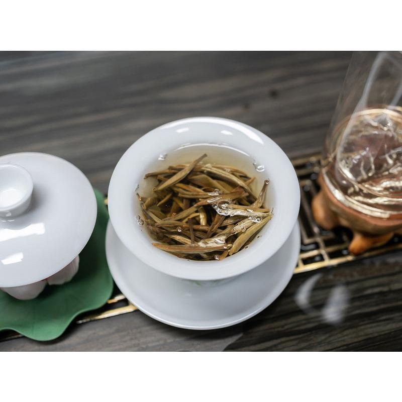 200г Юньнаньский чайный пирог Белые волосы Серебряная игла ЧайЦзингу Белый бутон — фото 9