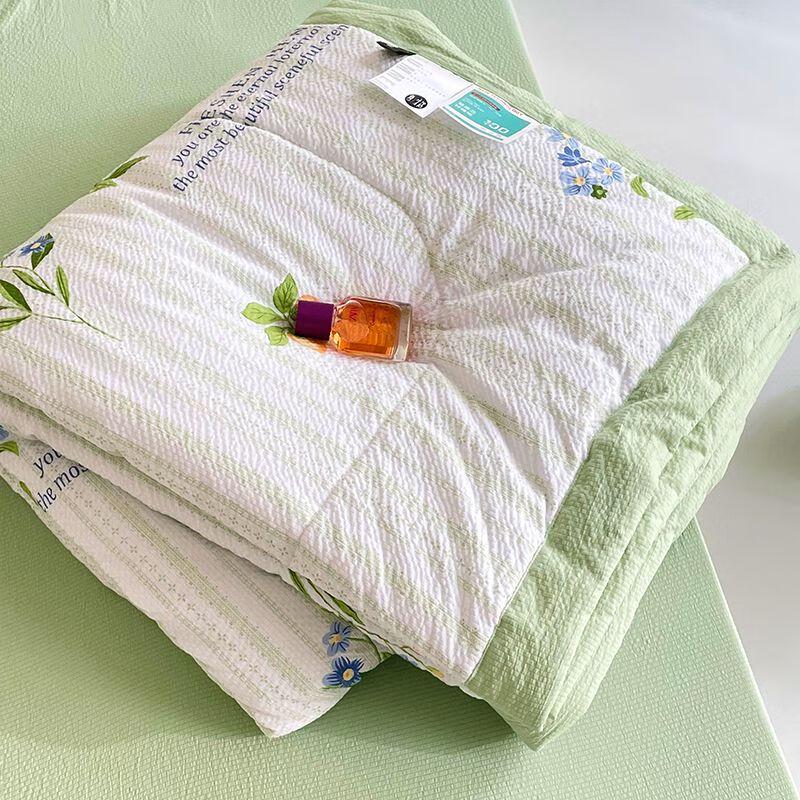 Woodpecker Seersucker Summer Quilt