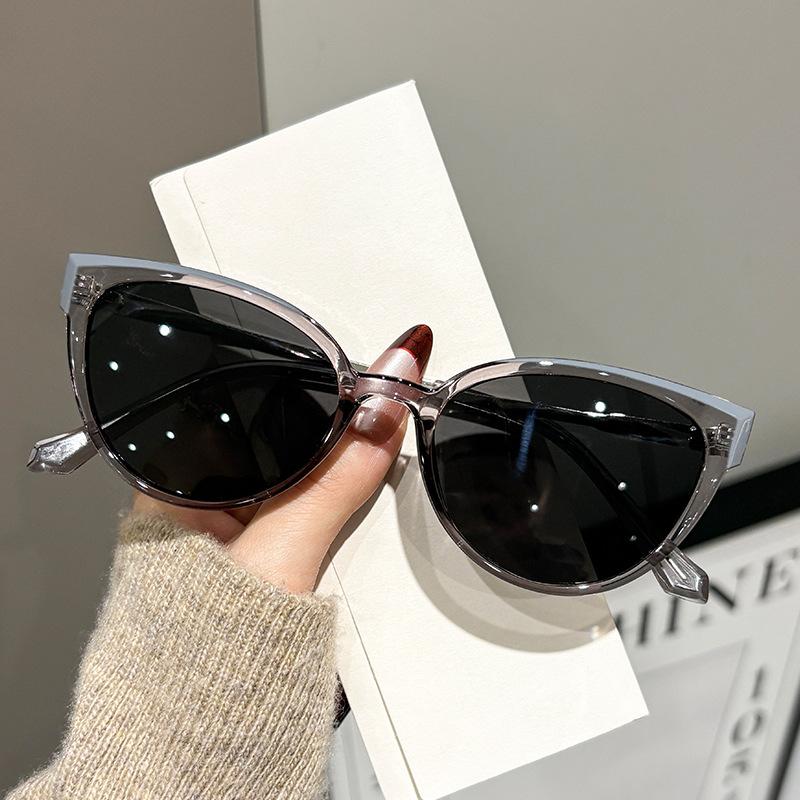 Outdoor Sports UV Resistant Driving Sunglasses for Women Fashion Cat Eye Luxury Design Eyewear Female High End Sunscreen Goggles