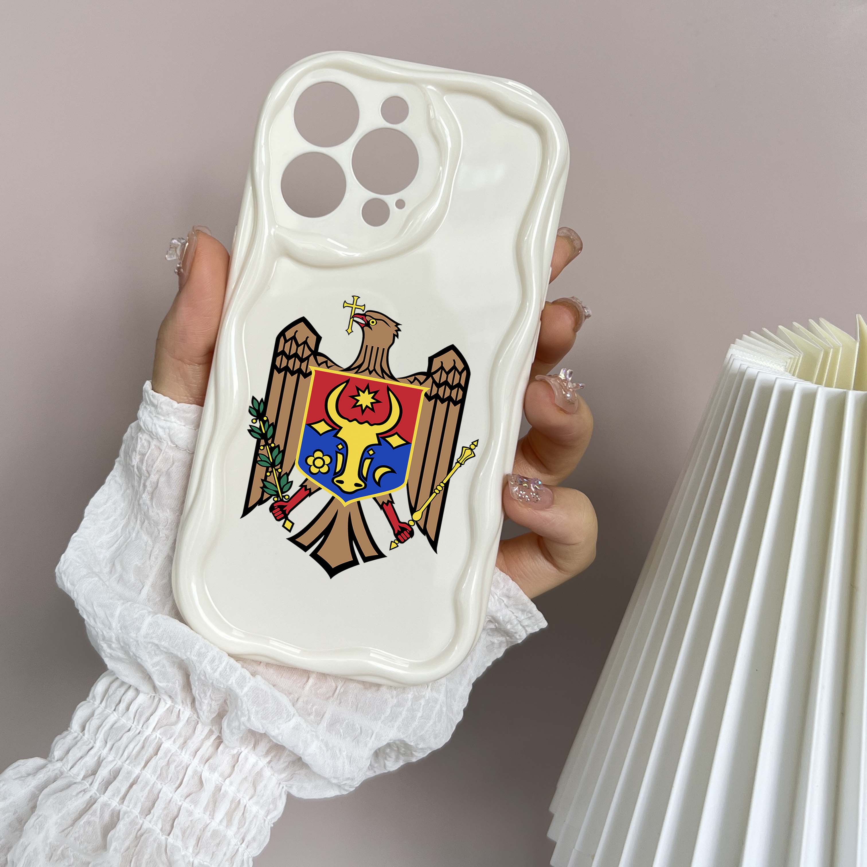 N21 Национальный герб Молдовы волнистый чехол для телефона для iPhone 15 14 13 Pro — фото 8