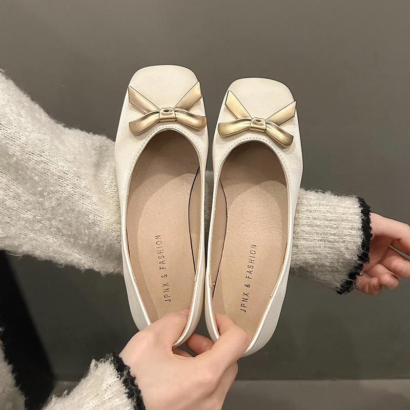 

Women s square head shallow mouth single shoes women s middle heel spring and autumn new Korean version French temperament gentle fairy thick heel eve 40