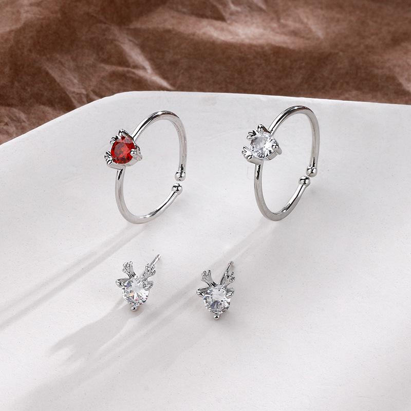 Prsten se zirkony ve tvaru srdce a sobího parohu: Vánoční dárek ve stylu Mori pro studenty