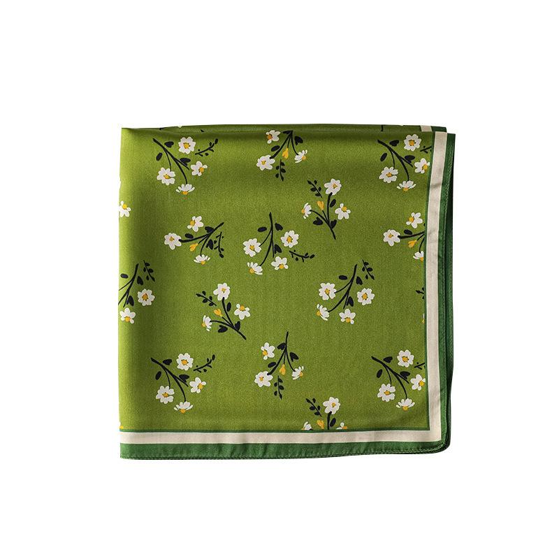 Green silk silk scarf women's Korean version of the new fashion light luxury advanced sense age-reducing mulberry silk small square scarf scarf