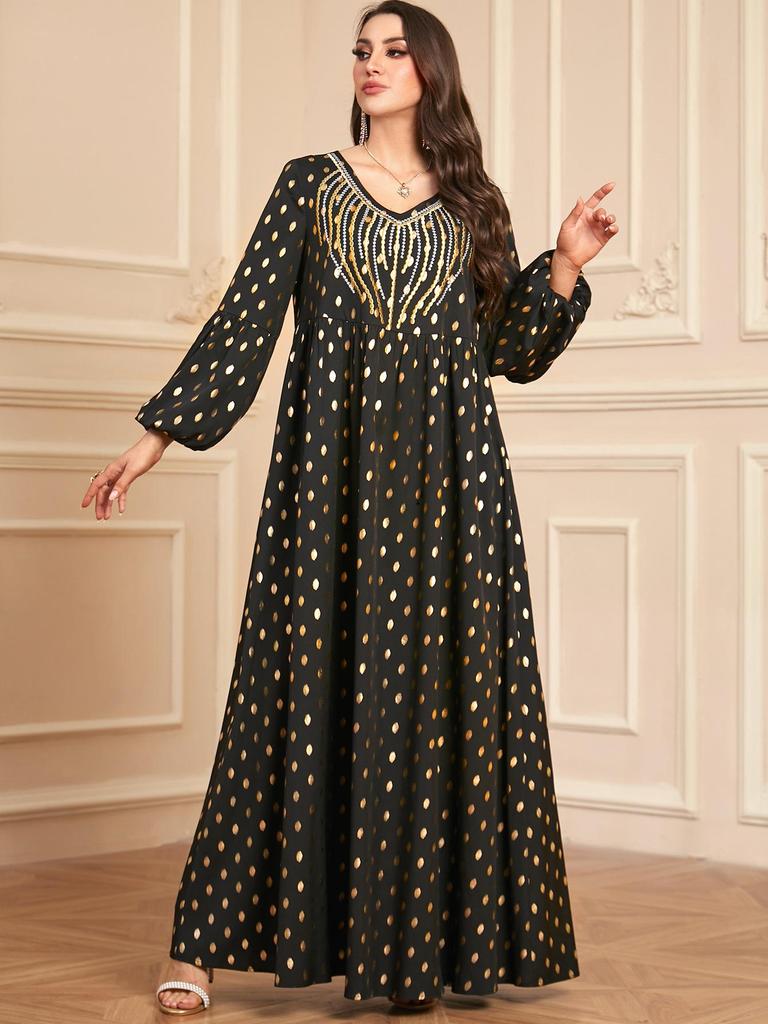 Elegantes muslimisches Langarmgewand aus dem Nahen Osten mit Stickerei und Heißprägung