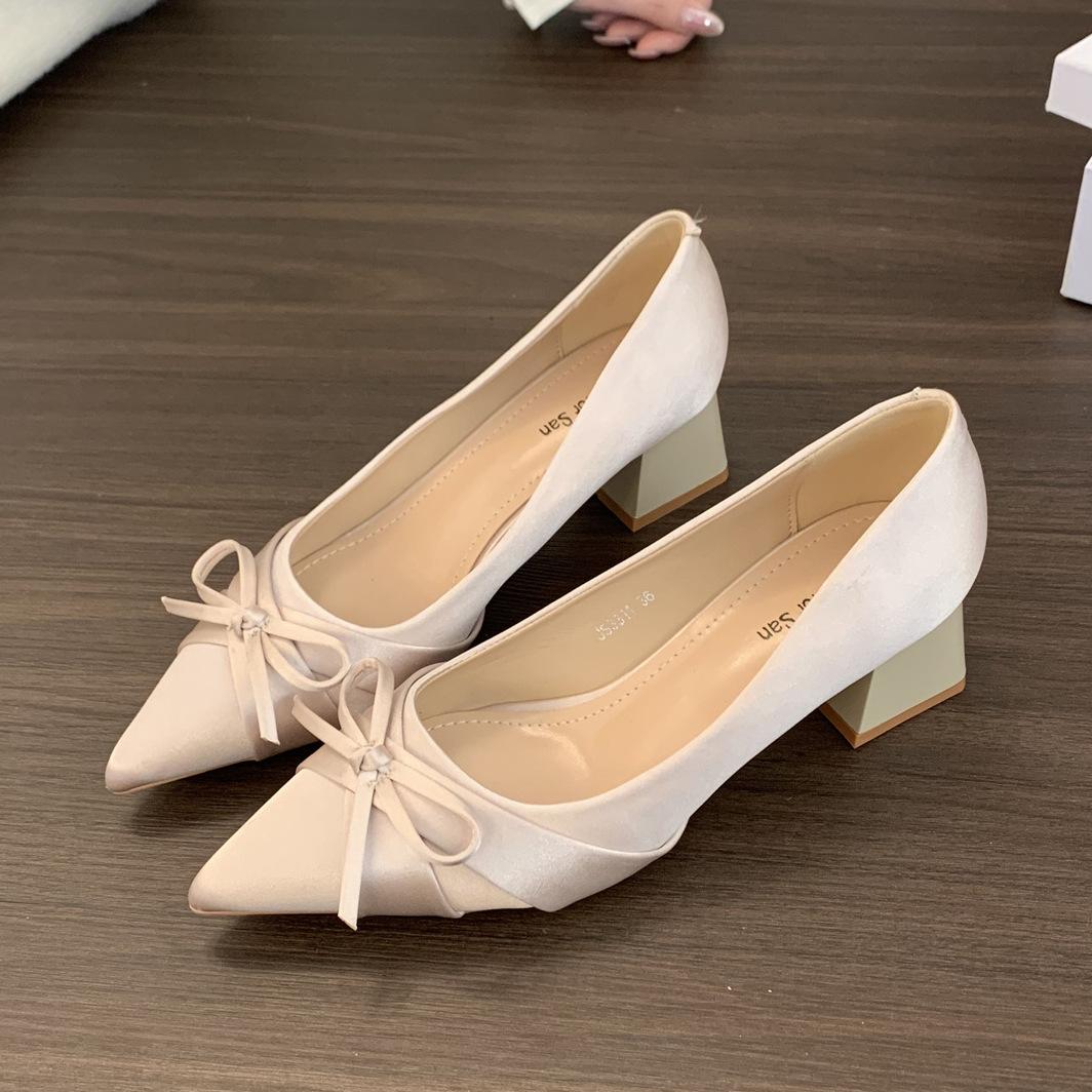 

Темпераментные атласные туфли-лодочки с острым носком женские 2025 новая весна-осень милый бант корейская версия туфли для работы с открытым верхом на высоком каблуке 40