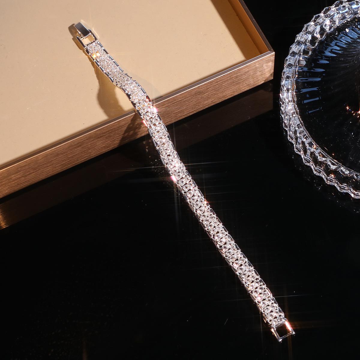 

Высококлассный браслет из прозрачного стекла с бриллиантовым блеском и пряжкой TK, 18,5 см - COLETTE