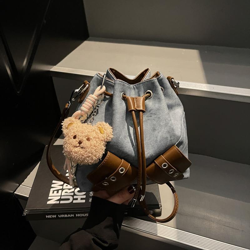 Niche Design Small Bag Women's Spring New Popular Underarm Bag Fashionable Versatile Shoulder Messenger Bag