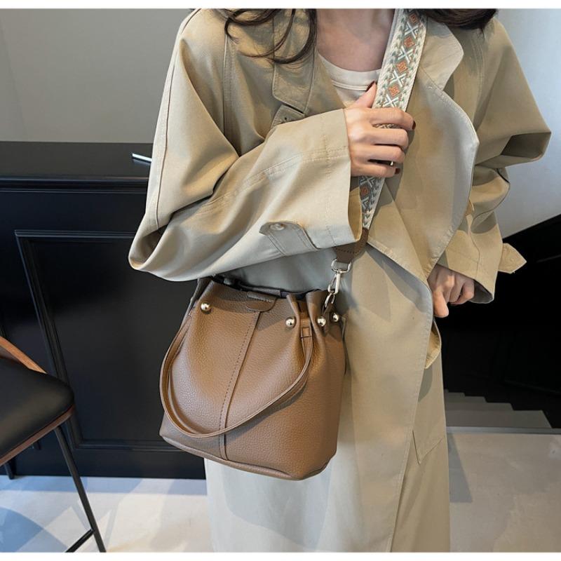 Popular Bags Women's New Autumn and Winter Retro Broadband Messenger Bags Niche Bucket Bags